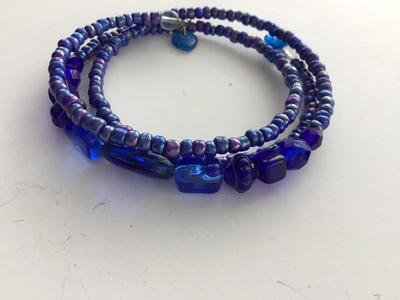 Blue wire beaded fashion bracelet