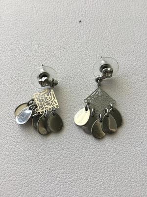 Beautiful unmarked silver tone earrings