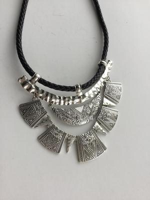 Beautiful unmarked statement necklace
