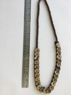 Beautiful button vintage wooden type fashion necklace