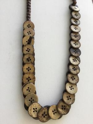 Beautiful button vintage wooden type fashion necklace