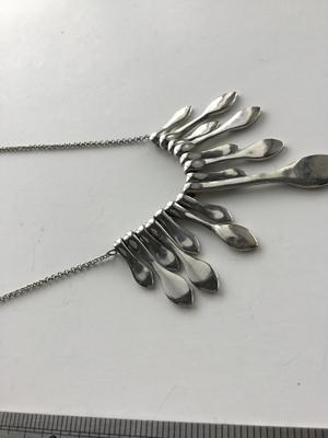 Unmarked beautiful fashion necklace