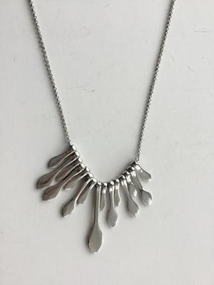 Unmarked beautiful fashion necklace