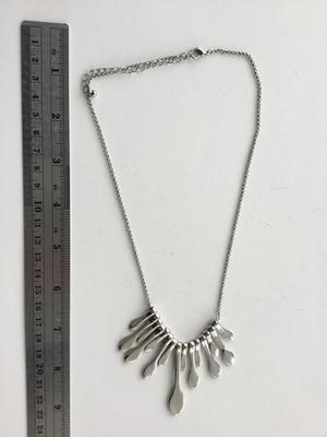 Unmarked beautiful fashion necklace