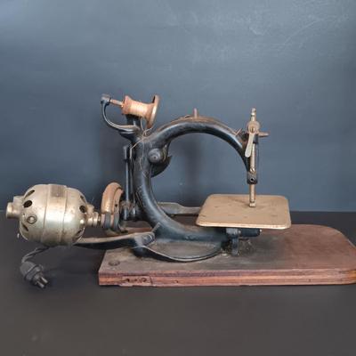 LOT 196: Antique Willcox & Gibbs Sewing Machine