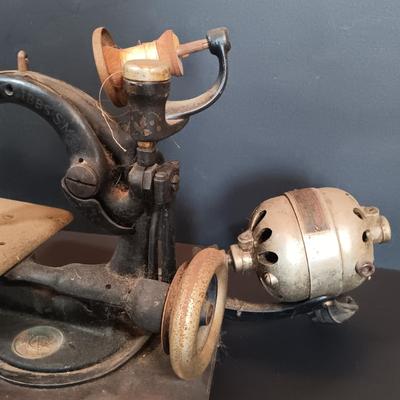 LOT 196: Antique Willcox & Gibbs Sewing Machine