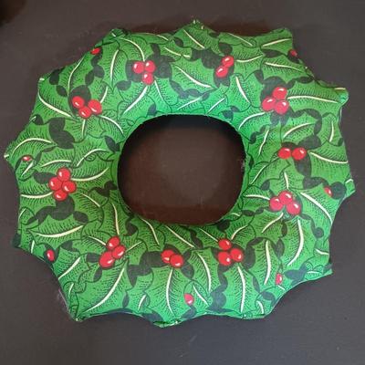 LOT 200: Vintage Santa Blow Mold, Knee Hugger, 50s Style Christmas Kittens Apron & More