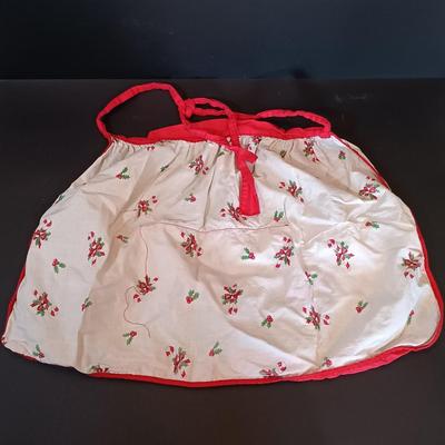 LOT 200: Vintage Santa Blow Mold, Knee Hugger, 50s Style Christmas Kittens Apron & More