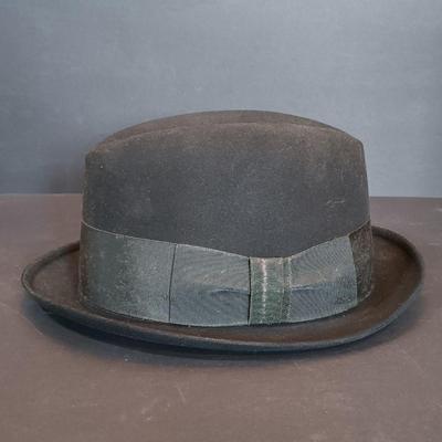 LOT 202: Chicago The Sun 1934 Newspaper with COA, Bond Executive Model Fedora & More