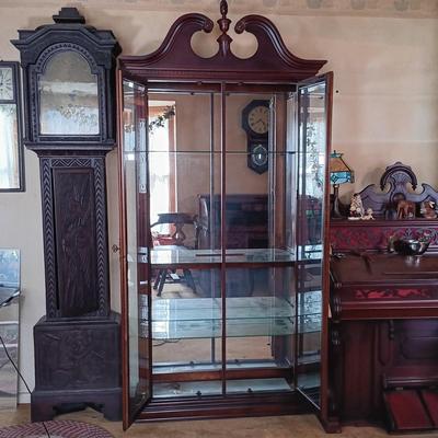 LOT 218: Pulaski-Style 7ft Curio Cabinet