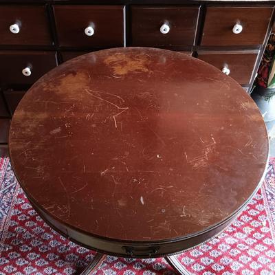 LOT 221: Mersman Federal-Style Side Table w/ Bulova Clock, Green China Moss Rose Tea Set & More