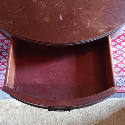 LOT 221: Mersman Federal-Style Side Table w/ Bulova Clock, Green China Moss Rose Tea Set & More