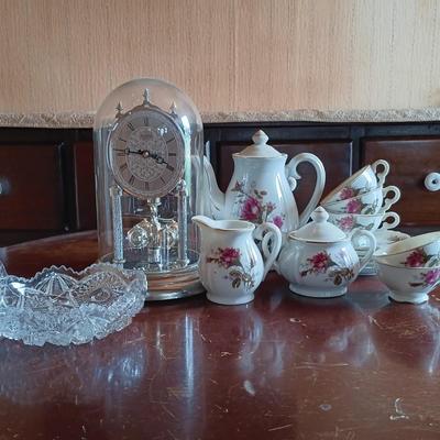 LOT 221: Mersman Federal-Style Side Table w/ Bulova Clock, Green China Moss Rose Tea Set & More