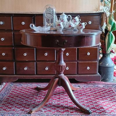 LOT 221: Mersman Federal-Style Side Table w/ Bulova Clock, Green China Moss Rose Tea Set & More