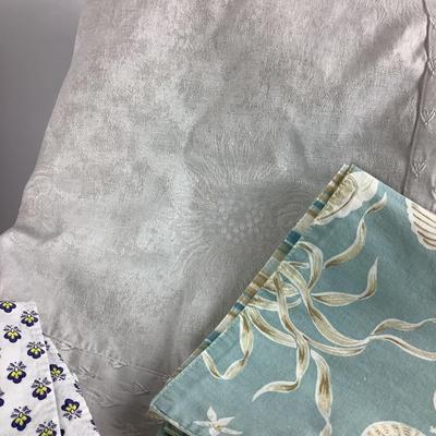 K727 Blue and White Creation Marignan & Emile Michel Tablecloth Linens