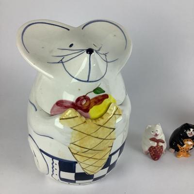 K739 Large Mouse Cookie Jar with Cat Salt and Pepper , Pepper Kitchen Timer and Decor