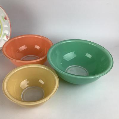 K741 Set of 3 Pyrex Bowls, John Taylor Ceramics lidded Bowl