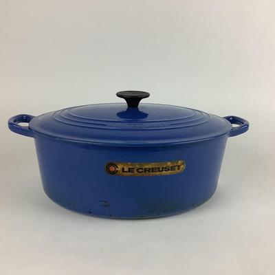 K743 Large Oval Enamel Cast Iron Le CREUSET Lidded Pot