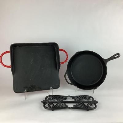 K747 Williams Sonoma UniGriddle, MMA Reproduction Trivet and Frying Pan
