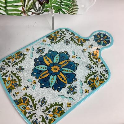 K824 Large Lot of Melamine Serving Trays, Bowls and more