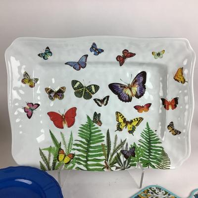 K824 Large Lot of Melamine Serving Trays, Bowls and more