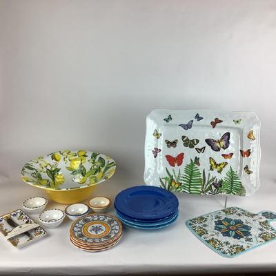 K824 Large Lot of Melamine Serving Trays, Bowls and more