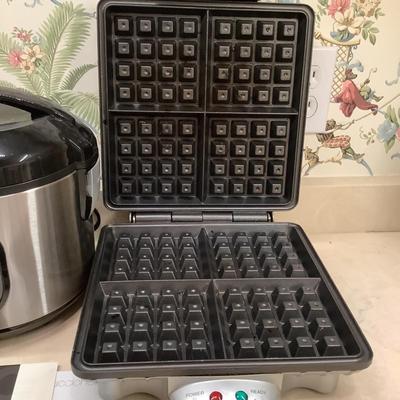 K833 Aroma Rice Cooker & Villaware Waffle Maker