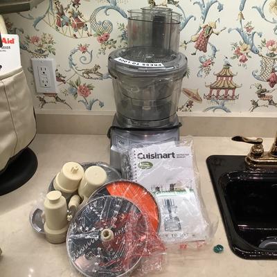 K835 Cuisinart 12 Cup Food Processor with Attachments