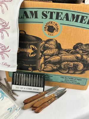 K845 Large Seafood Steamer Pot with Corn Plates, Crab Mallets, and more