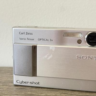 LOT 2K: Sony CyberShot DSC-110 Digital Camera