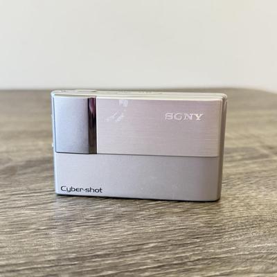 LOT 2K: Sony CyberShot DSC-110 Digital Camera