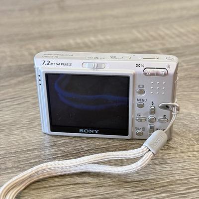 LOT 2K: Sony CyberShot DSC-110 Digital Camera