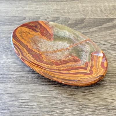 LOT 4K: Exquisite Marble Glass Dishes