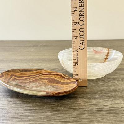 LOT 4K: Exquisite Marble Glass Dishes