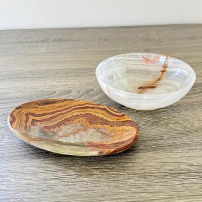LOT 4K: Exquisite Marble Glass Dishes