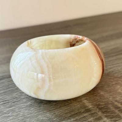 LOT 4K: Exquisite Marble Glass Dishes
