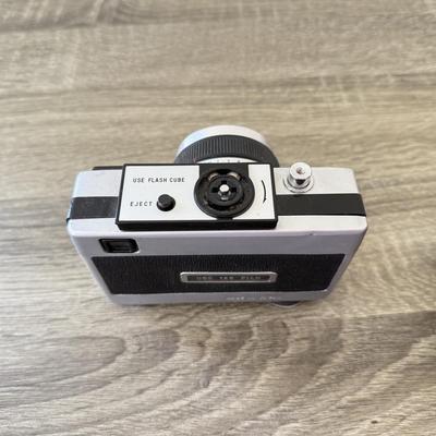 LOT 83K: Vintage Sears Easy Load Auto 600 126mm Film Camera