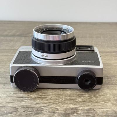 LOT 83K: Vintage Sears Easy Load Auto 600 126mm Film Camera