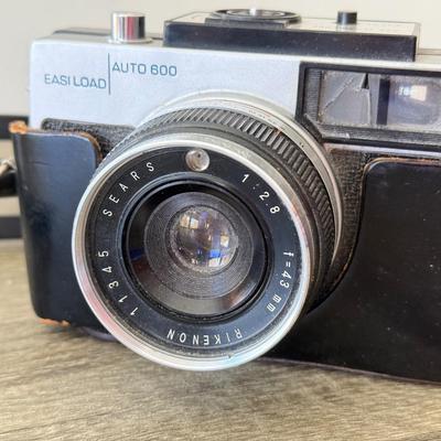 LOT 83K: Vintage Sears Easy Load Auto 600 126mm Film Camera