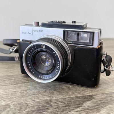 LOT 83K: Vintage Sears Easy Load Auto 600 126mm Film Camera