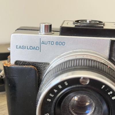 LOT 83K: Vintage Sears Easy Load Auto 600 126mm Film Camera