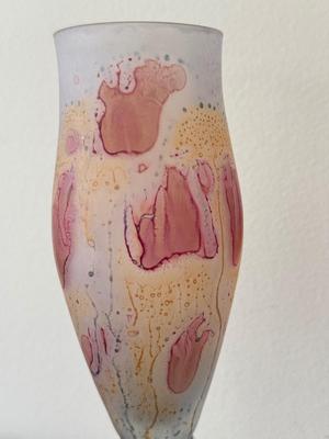 LOT 90K: Beautiful Frosted Glass Flutes w/ Interesting Drip Design