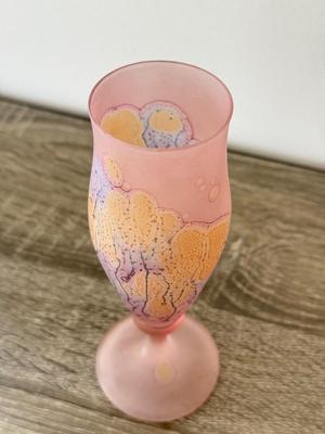 LOT 90K: Beautiful Frosted Glass Flutes w/ Interesting Drip Design
