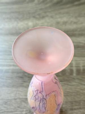 LOT 90K: Beautiful Frosted Glass Flutes w/ Interesting Drip Design