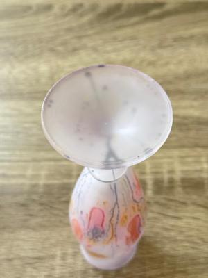 LOT 90K: Beautiful Frosted Glass Flutes w/ Interesting Drip Design