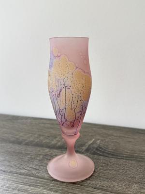 LOT 90K: Beautiful Frosted Glass Flutes w/ Interesting Drip Design