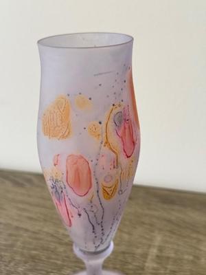 LOT 90K: Beautiful Frosted Glass Flutes w/ Interesting Drip Design