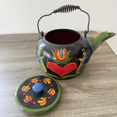 LOT 91K: 1994 Artist Johnny Claypoole Signed Hand Painted Cast Iron Kettle