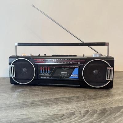 LOT 146F: Sanyo Radio Cassette Player Model M7030