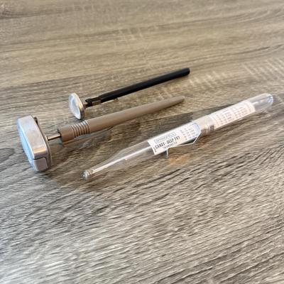 LOT 147K: Kitchen Thermometers incl. Glass Candy & Deep Fry